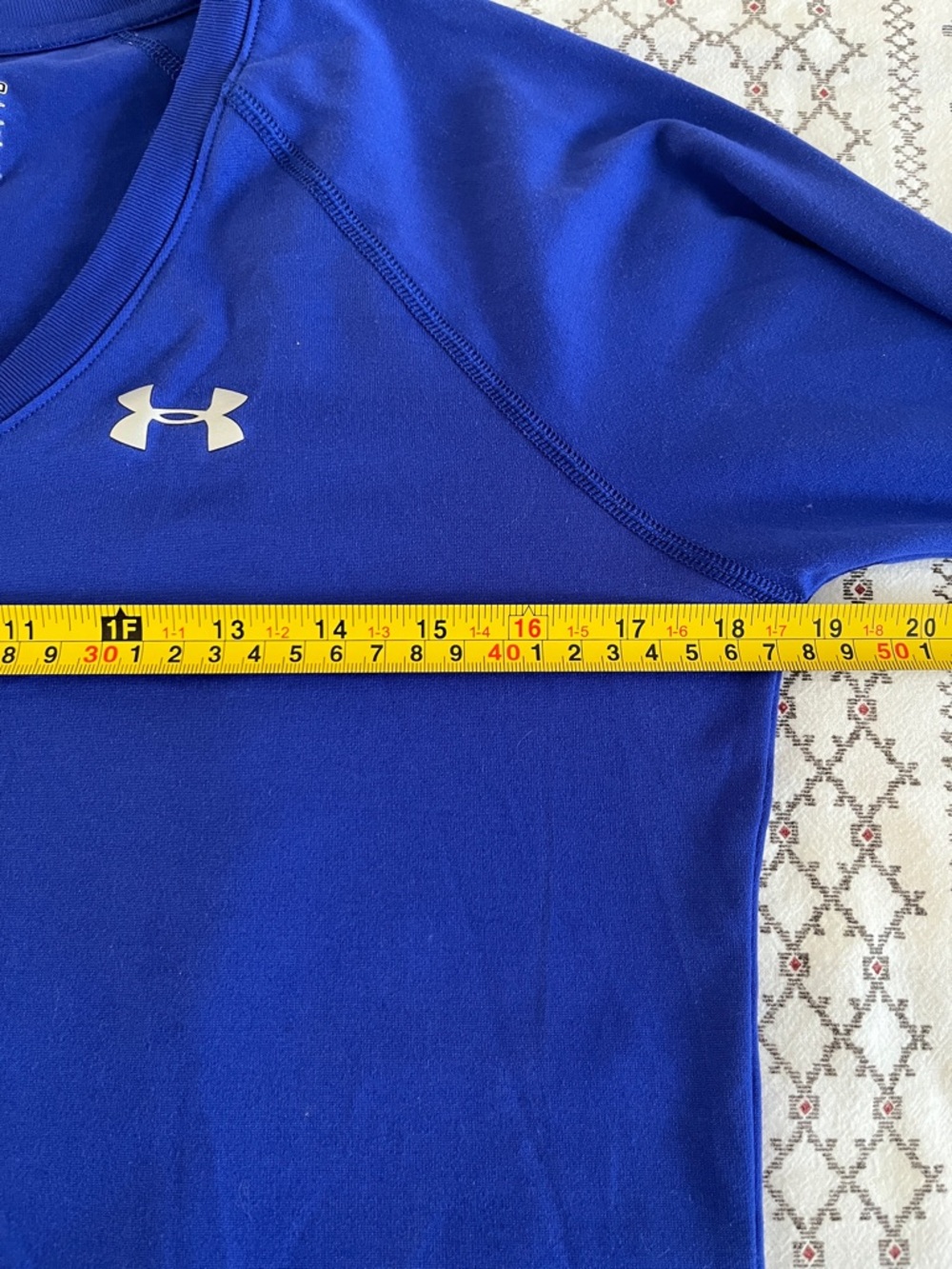 Under Armour Women's Heat-Tech Royal Blue V-Neck Long Sleeve Top- Size S/M - Picture 8 of 8